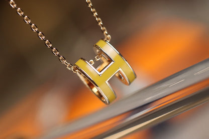 [LUCKY LOVE]POP H PEDANT PINK GOLD