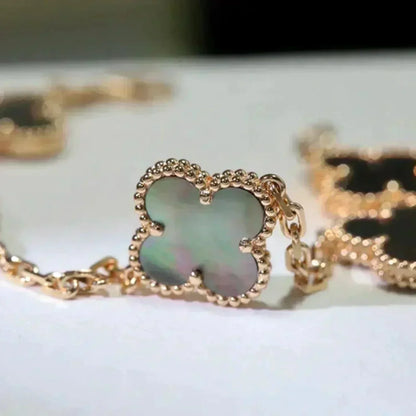 [LUCKY LOVE]CLOVER 5 MOTIF GRAY MOP  BRACELET