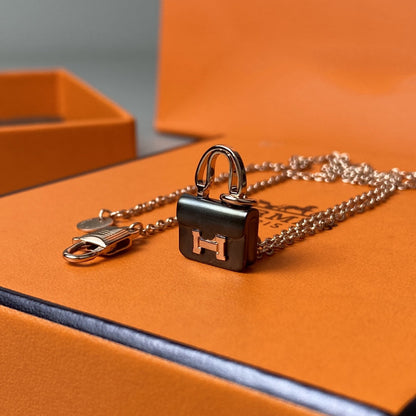[LUCKY LOVE]CONSTANCE BLACK PEDANT PINK GOLD NECKLACE