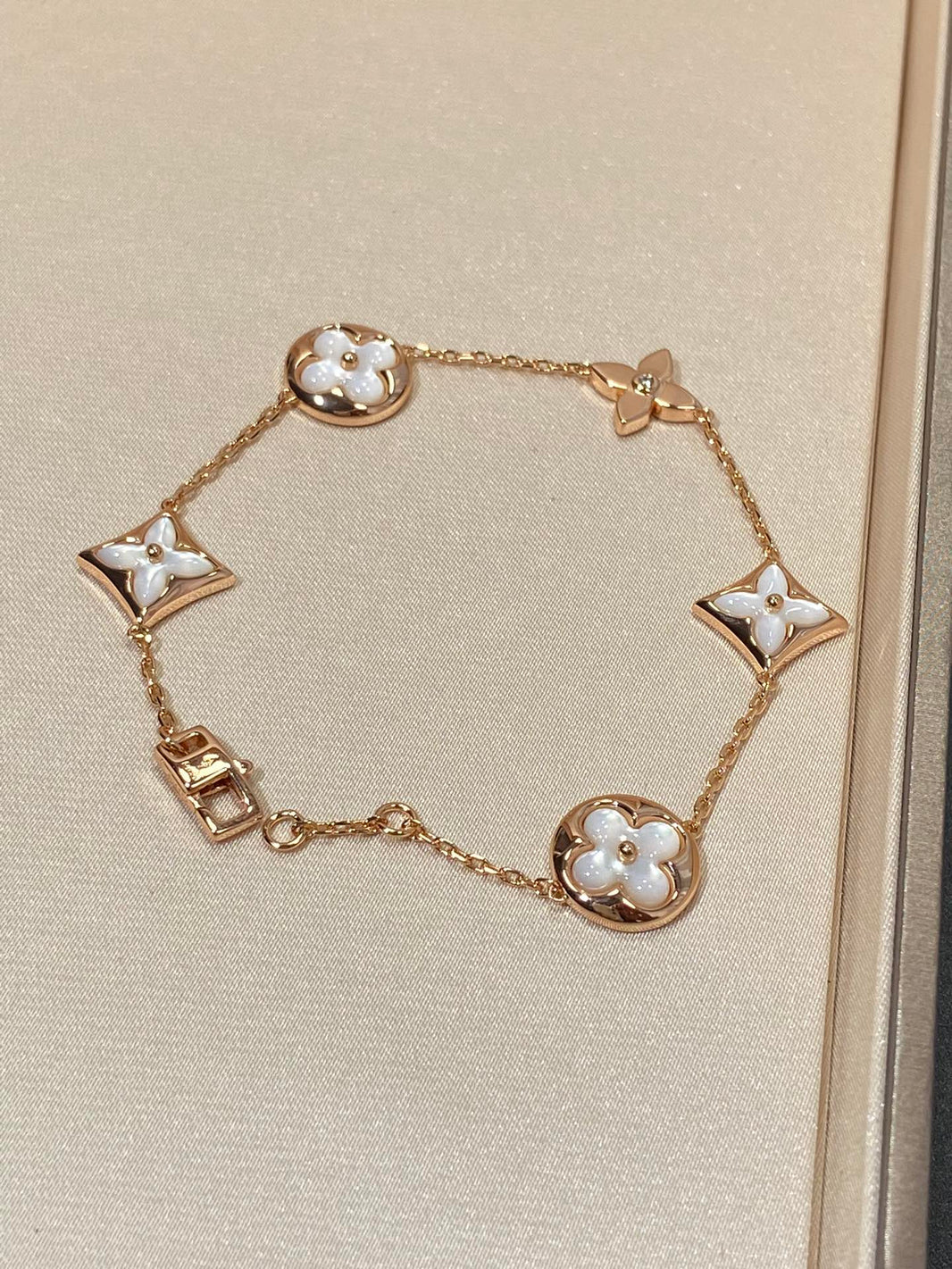 [LUCKY LOVE]STAR AND SUN 5 MOTIF MOP PINK GOLD BRACELET