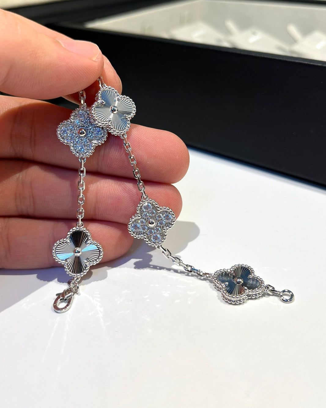 [LUCKY LOVE]CLOVER 5 MOTIF SILVER DIAMOND BRACELET
