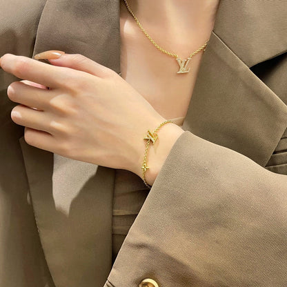 [LUCKY LOVE]LOGO STAR MOTIF GOLD BRACELET