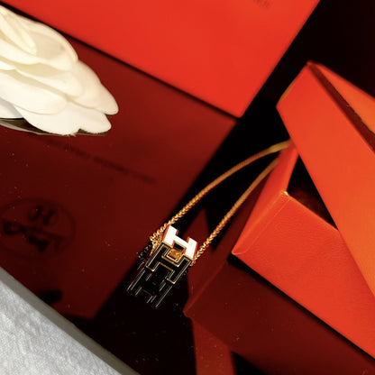 [LUCKY LOVE]H WHITE SQUARE GOLD NECKLACE
