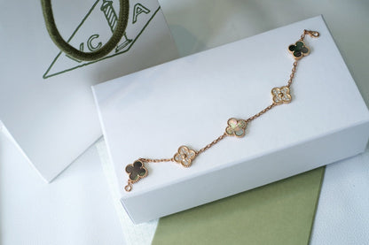 [LUCKY LOVE] CLOVER 5 MOTIF GRAY MOP BRACELET COLLECTION