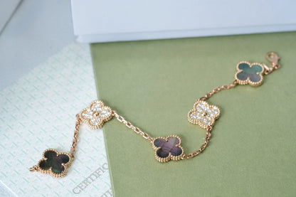 [LUCKY LOVE] CLOVER 5 MOTIF GRAY MOP BRACELET COLLECTION