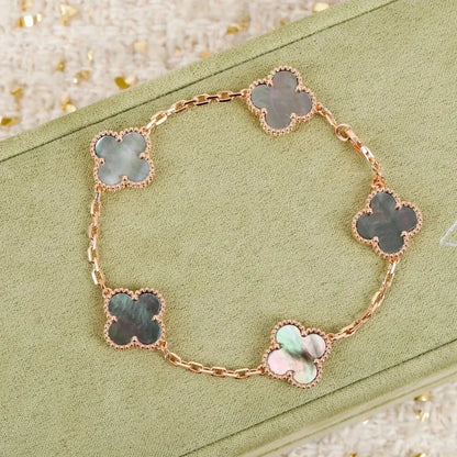 [LUCKY LOVE]CLOVER 5 MOTIF GRAY MOP  BRACELET