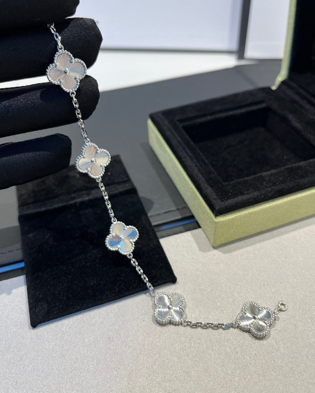 [LUCKY LOVE]CLOVER SILVER 5 MOTIFS BRACELET