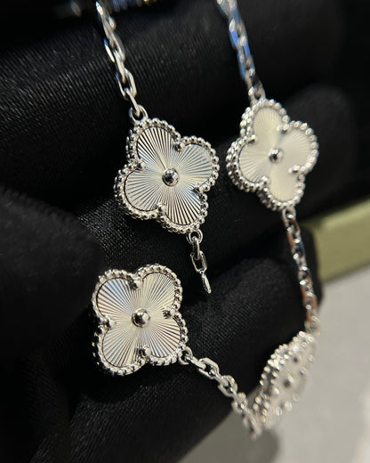 [LUCKY LOVE] CLOVER 5 MOTIF LASER BRACELET COLLECTION