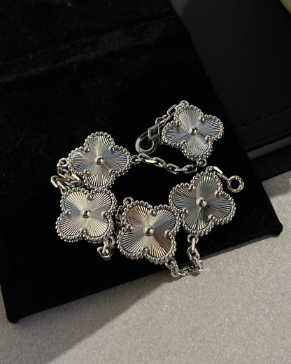 [LUCKY LOVE] CLOVER 5 MOTIF LASER BRACELET COLLECTION