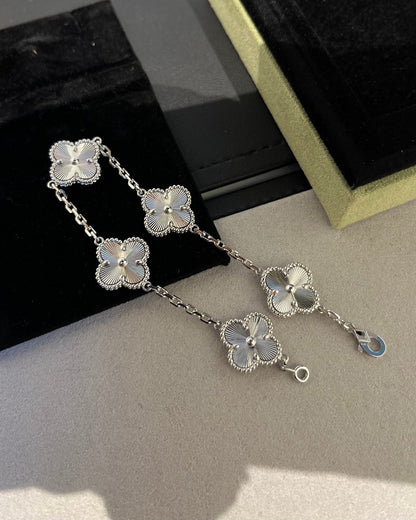 [LUCKY LOVE] CLOVER 5 MOTIF LASER BRACELET COLLECTION